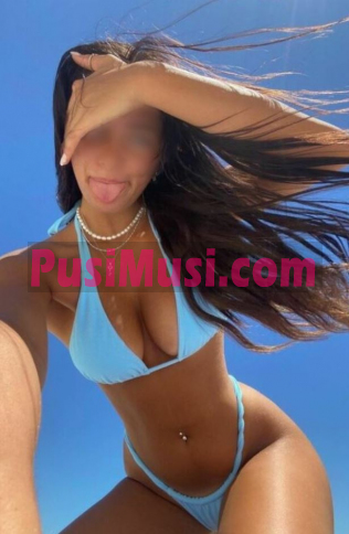 שירה דוגמנית צעירה חדשה